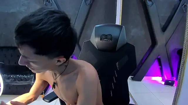 DereckCooperr online show from November 10, 2025, 10:26 pm