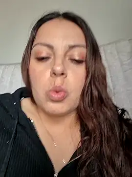 Snapshot of seherlatin chatting on April 15, 2026, 4:55 pm seherlatin online show from April 15, 2026, 4:55 pm