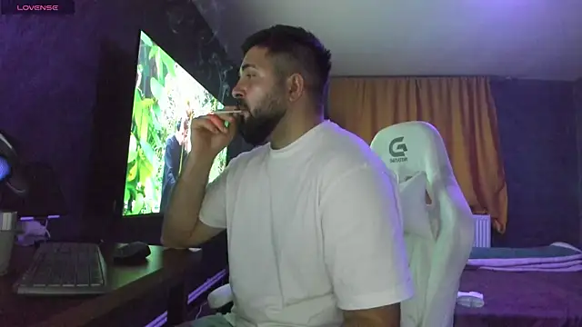 Eduu2322 online show from November 10, 2025, 10:26 pm