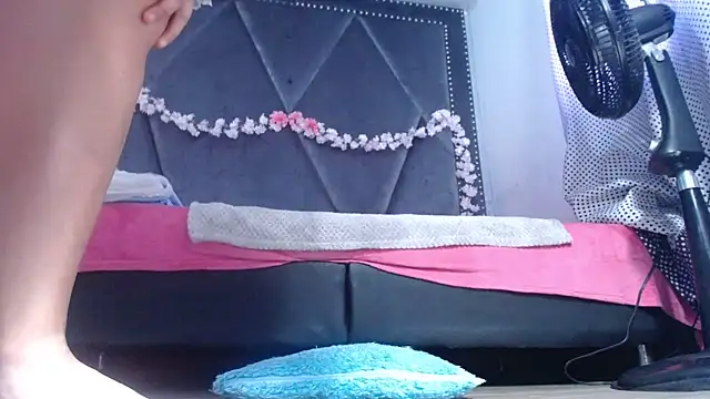 MeganMilF2 online show from June 10, 2026, 4:52 pm