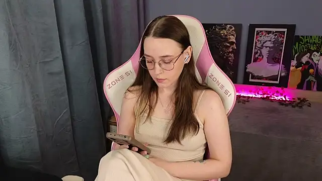 Sweet frosti online show from May 3, 2026, 3:44 am