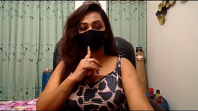 Snapshot of OH-Monica chatting on November 2, 2025, 7:52 pm OH-Monica online show from November 2, 2025, 7:52 pm