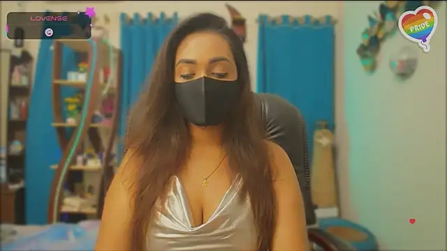 Snapshot of OH-Monica chatting on April 5, 2026, 7:42 pm OH-Monica online show from April 5, 2026, 7:42 pm