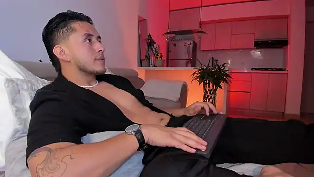 Chriskyle  online show from December 4, 2025, 12:31 am