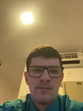 Snapshot of Juliano2289 chatting on April 24, 2026, 12:29 pm Juliano2289 online show from April 24, 2026, 12:29 pm
