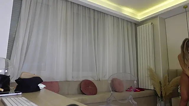 HaileyRoses online show from October 18, 2025, 4:58 am