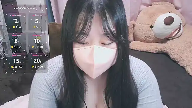 yuinyan3150 online show from November 23, 2025, 9:25 pm