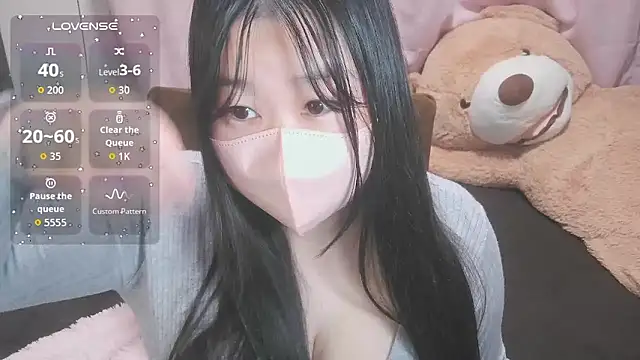 yuinyan3150 online show from November 16, 2025, 7:40 pm