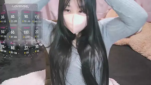 yuinyan3150 online show from November 21, 2025, 3:38 am