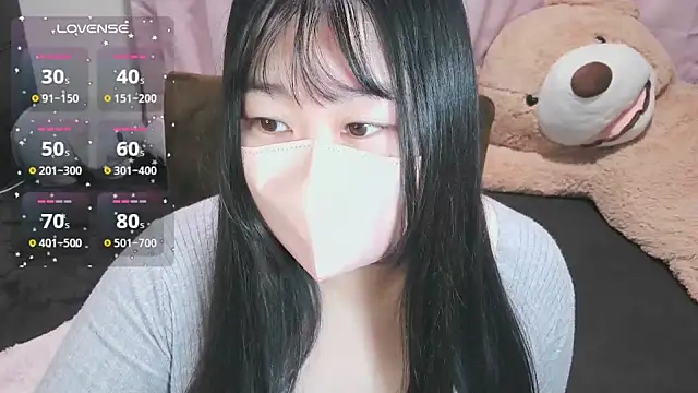 yuinyan3150 online show from December 18, 2025, 9:40 pm