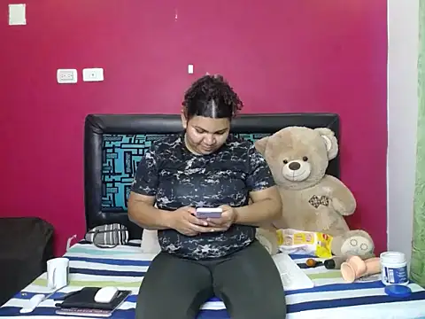 karolhot916 online show from April 11, 2026, 8:23 pm