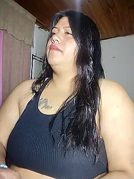 KATYGONZALEZ online show from May 3, 2026, 10:57 pm