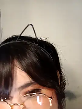 Snapshot of Chall_mee chatting on December 15, 2025, 3:51 pm Chall mee online show from December 15, 2025, 3:51 pm