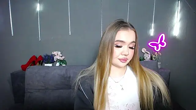 Snapshot of StacyYellig chatting on April 17, 2026, 8:33 pm StacyYellig online show from April 17, 2026, 8:33 pm