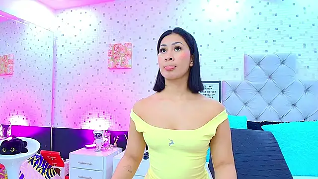 JulietaReyess online show from June 16, 2026, 12:05 pm