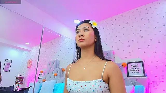 JulietaReyess online show from October 27, 2025, 2:07 pm