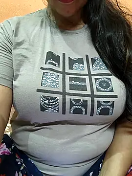 CUTE SOPHIA- online show from May 13, 2026, 2:51 am