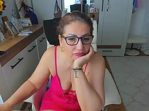 Snapshot of karenncougar chatting on March 19, 2026, 7:08 am karenncougar online show from March 19, 2026, 7:08 am