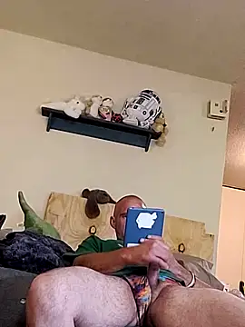 Snapshot of littleChop33 chatting on October 5, 2025, 12:45 am littleChop33 online show from October 5, 2025, 12:45 am