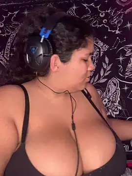 KittyLoroi online show from October 22, 2025, 6:13 am