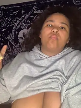 KittyLoroi online show from November 4, 2025, 4:38 am