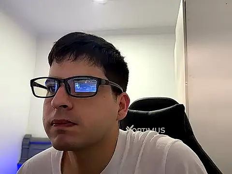 Snapshot of lordbeja chatting on April 17, 2026, 10:12 pm lordbeja online show from April 17, 2026, 10:12 pm