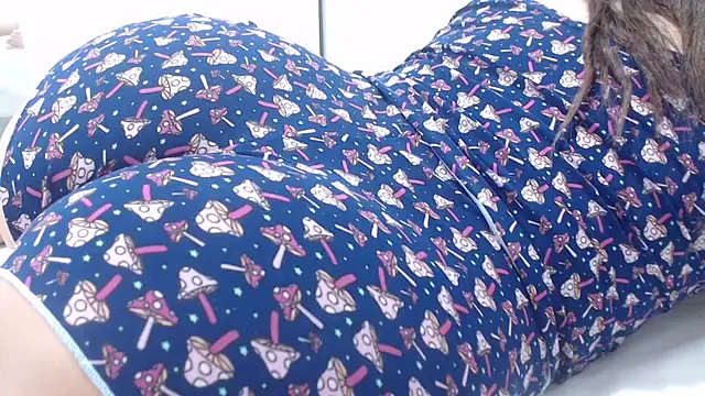 TODALINDA online show from October 30, 2025, 4:11 am