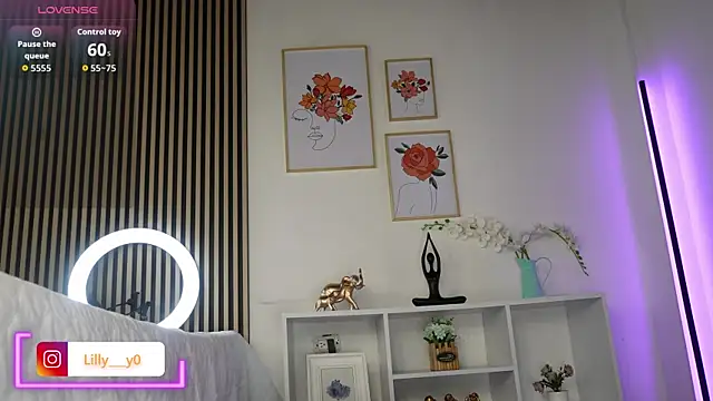 LillyDolls23 online show from November 12, 2025, 12:20 pm