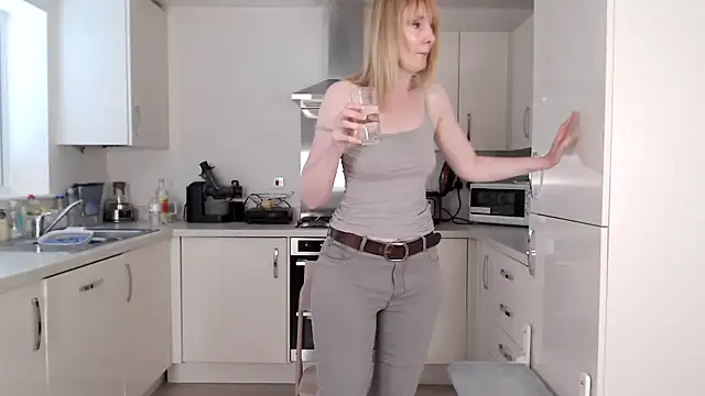 Snapshot of British_Goddess_Anna chatting on July 4, 2026, 8:10 am British Goddess Anna online show from July 4, 2026, 8:10 am