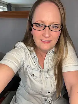 HoneyBluex online show from January 6, 2026, 1:15 pm