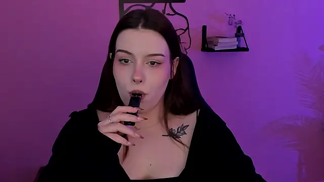 CoralineKeyns online show from February 26, 2025, 8:39 am