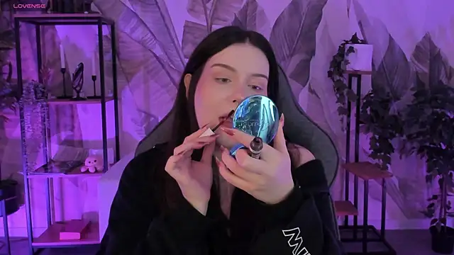 CoralineKeyns online show from September 27, 2025, 5:13 am