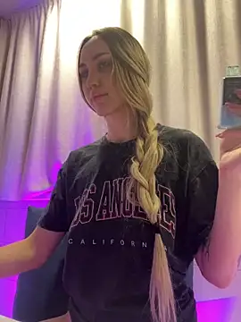 Snapshot of Lunalikaiya chatting on December 13, 2025, 8:04 pm Lunalikaiya online show from December 13, 2025, 8:04 pm