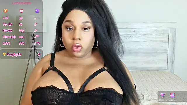 Snapshot of Carmen_Cream chatting on March 25, 2026, 9:41 am Carmen Cream online show from March 25, 2026, 9:41 am