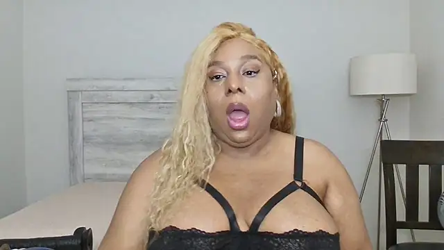 Snapshot of Carmen_Cream chatting on November 8, 2025, 11:58 am Carmen Cream online show from November 8, 2025, 11:58 am