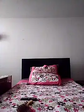 Cameron puppy online show from October 22, 2025, 6:40 pm