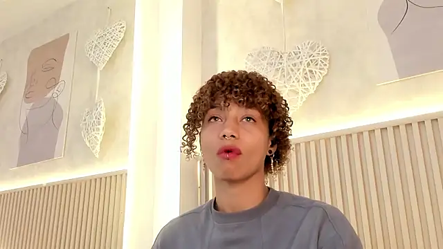 daiana curly online show from July 13, 2026, 8:19 pm