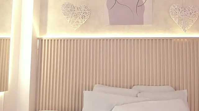 daiana curly online show from June 22, 2026, 7:44 pm