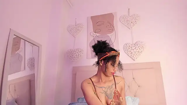 daiana curly online show from March 9, 2025, 3:54 am