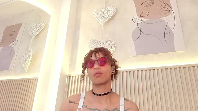 daiana curly online show from August 3, 2026, 8:26 pm