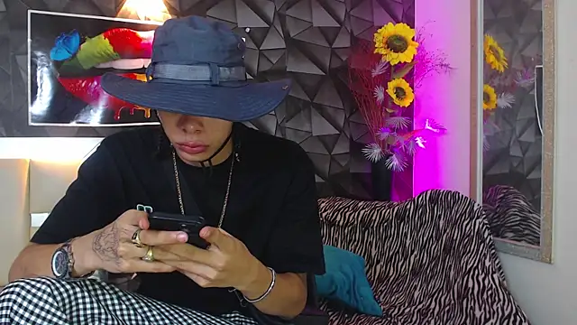 Snapshot of Harry_jhonsson chatting on March 2, 2025, 10:56 pm Harry jhonsson online show from March 2, 2025, 10:56 pm
