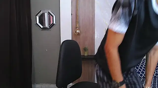 Snapshot of Harry_jhonsson chatting on November 4, 2025, 8:56 pm Harry jhonsson online show from November 4, 2025, 8:56 pm