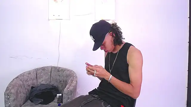 Snapshot of Harry_jhonsson chatting on March 23, 2025, 4:05 am Harry jhonsson online show from March 23, 2025, 4:05 am