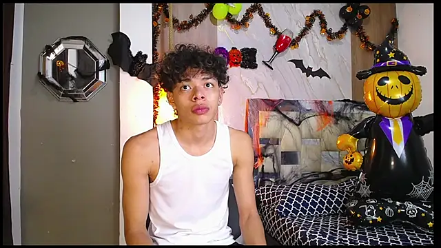 Snapshot of Harry_jhonsson chatting on October 21, 2025, 2:44 am Harry jhonsson online show from October 21, 2025, 2:44 am