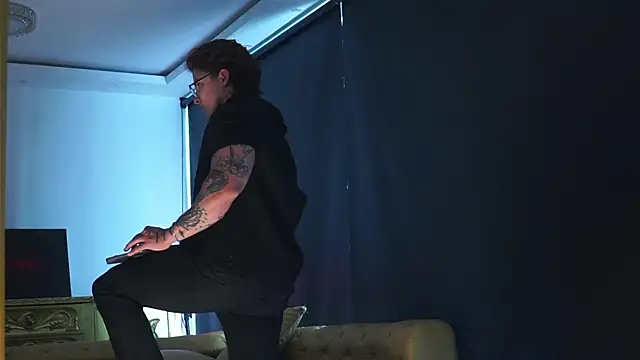 dantecoppolaa  online show from October 11, 2025, 8:54 pm