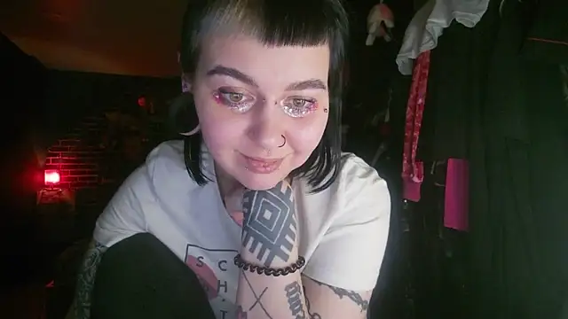 Snapshot of MoorderxDoll chatting on January 5, 2025, 11:33 pm MoorderxDoll online show from January 5, 2025, 11:33 pm