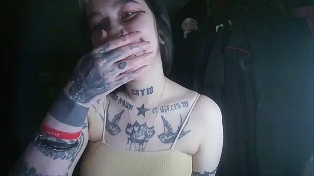 Snapshot of MoorderxDoll chatting on February 4, 2025, 9:10 pm MoorderxDoll online show from February 4, 2025, 9:10 pm