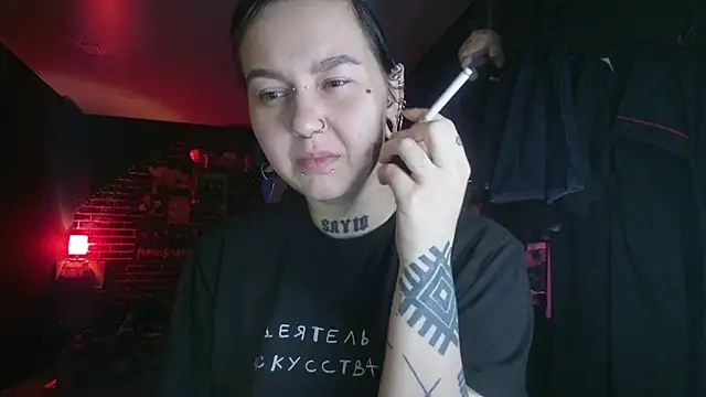 Snapshot of MoorderxDoll chatting on December 6, 2024, 1:02 am MoorderxDoll online show from December 6, 2024, 1:02 am