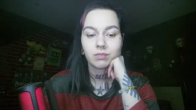 Snapshot of MoorderxDoll chatting on October 5, 2025, 7:37 pm MoorderxDoll online show from October 5, 2025, 7:37 pm