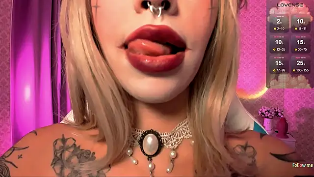 LeylaNoiry online show from October 12, 2025, 2:40 pm